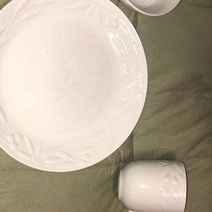 Simple white dish set